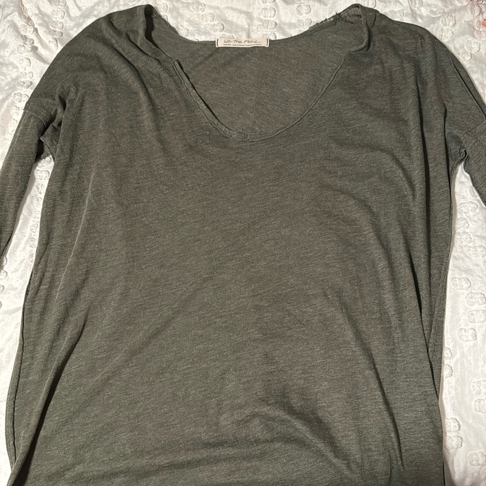 Free People “We the Free” long sleeve V neck Shirt Size Medium. Green.